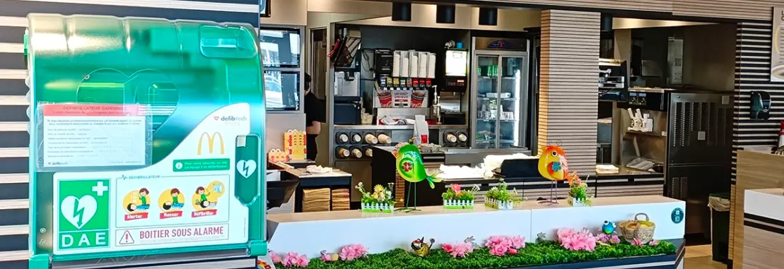 Défibrillateur dans un restaurant de type fast food