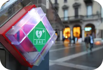 Défibrillateur disponible dans un lieu public